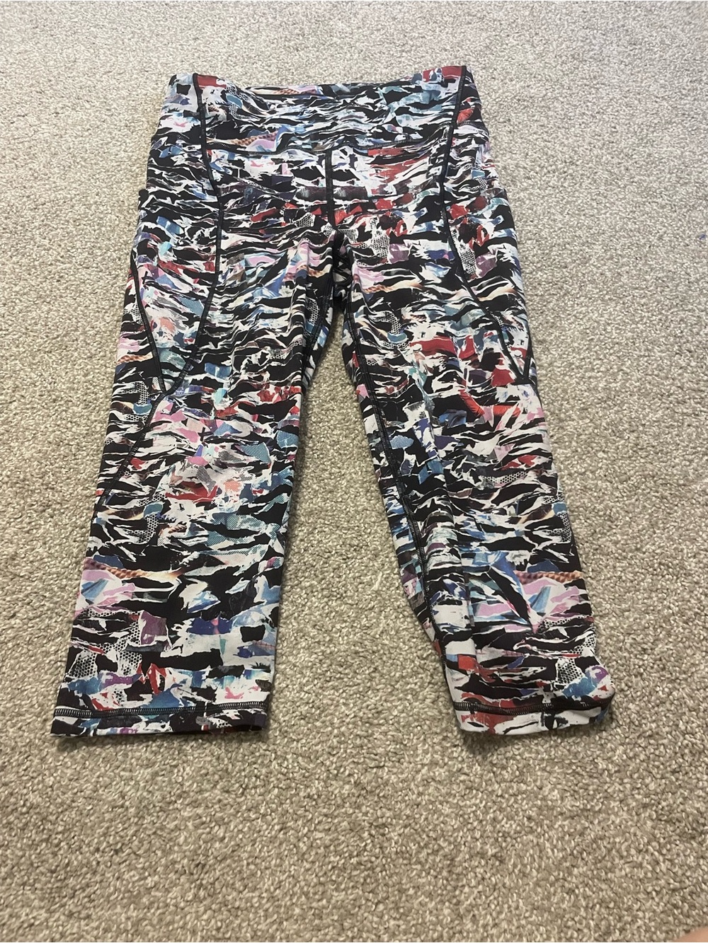 Lululemon Break Free Crop Nulux Geometric Print Leggings Size 6